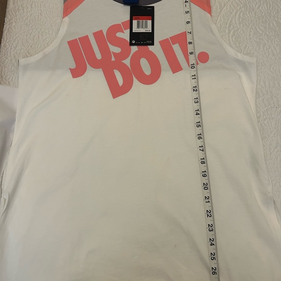 New Nike women’s top - Picture 5 of 10